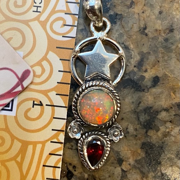 Gorgeous Ethiopian Fire Opal with Garnet Star Pendant in Sterling Silver - Picture 3 of 3